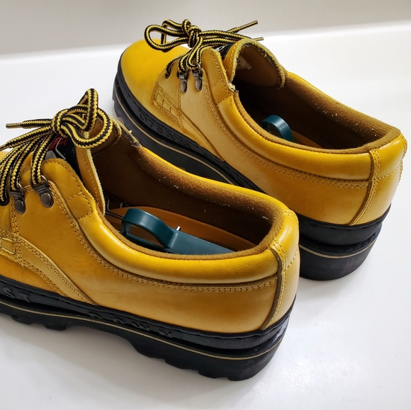 FIRST DOWN Low Top Lug Boots Yellow - Picture 6 of 11